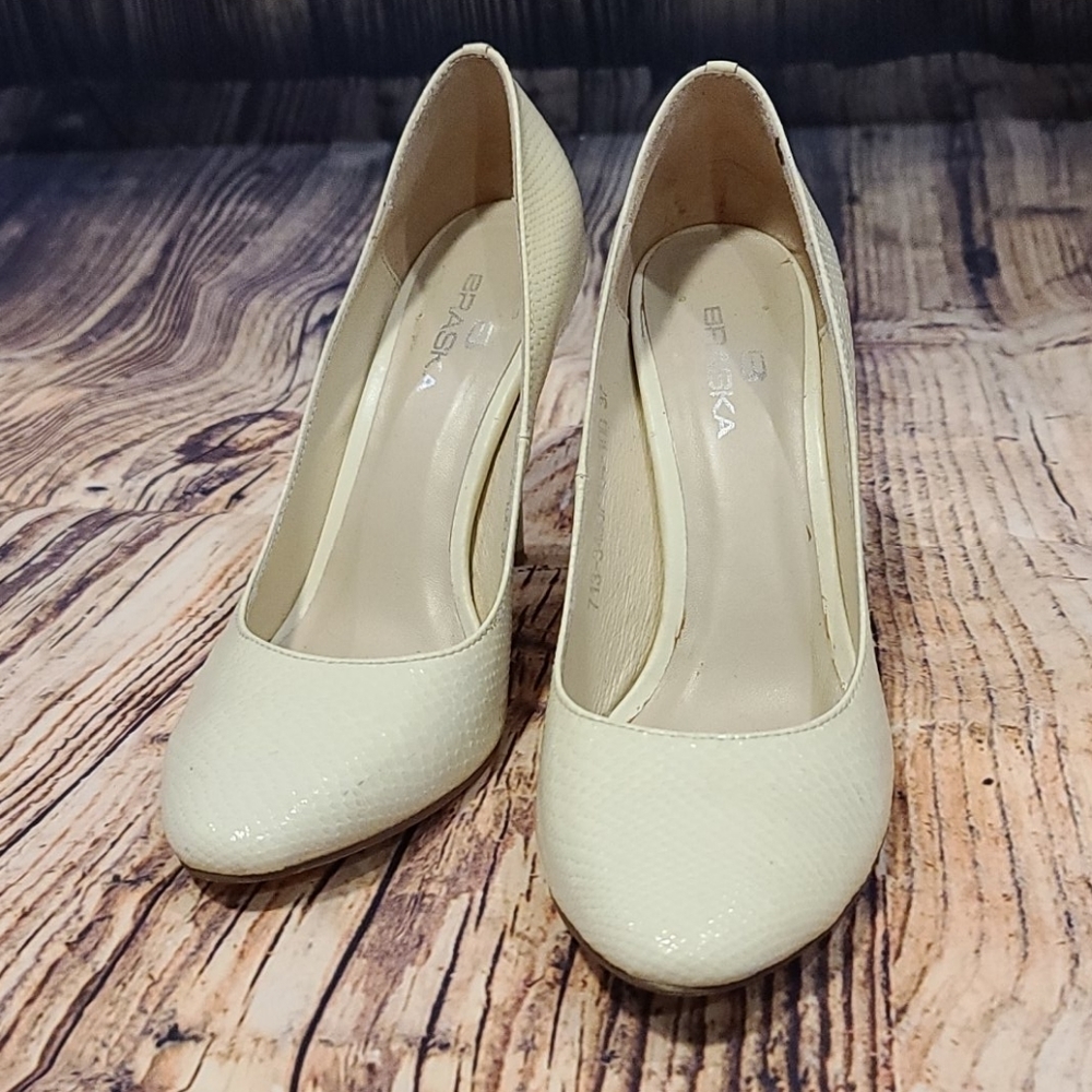 Braska Cream leather snakeskin print Pumps US 6.5